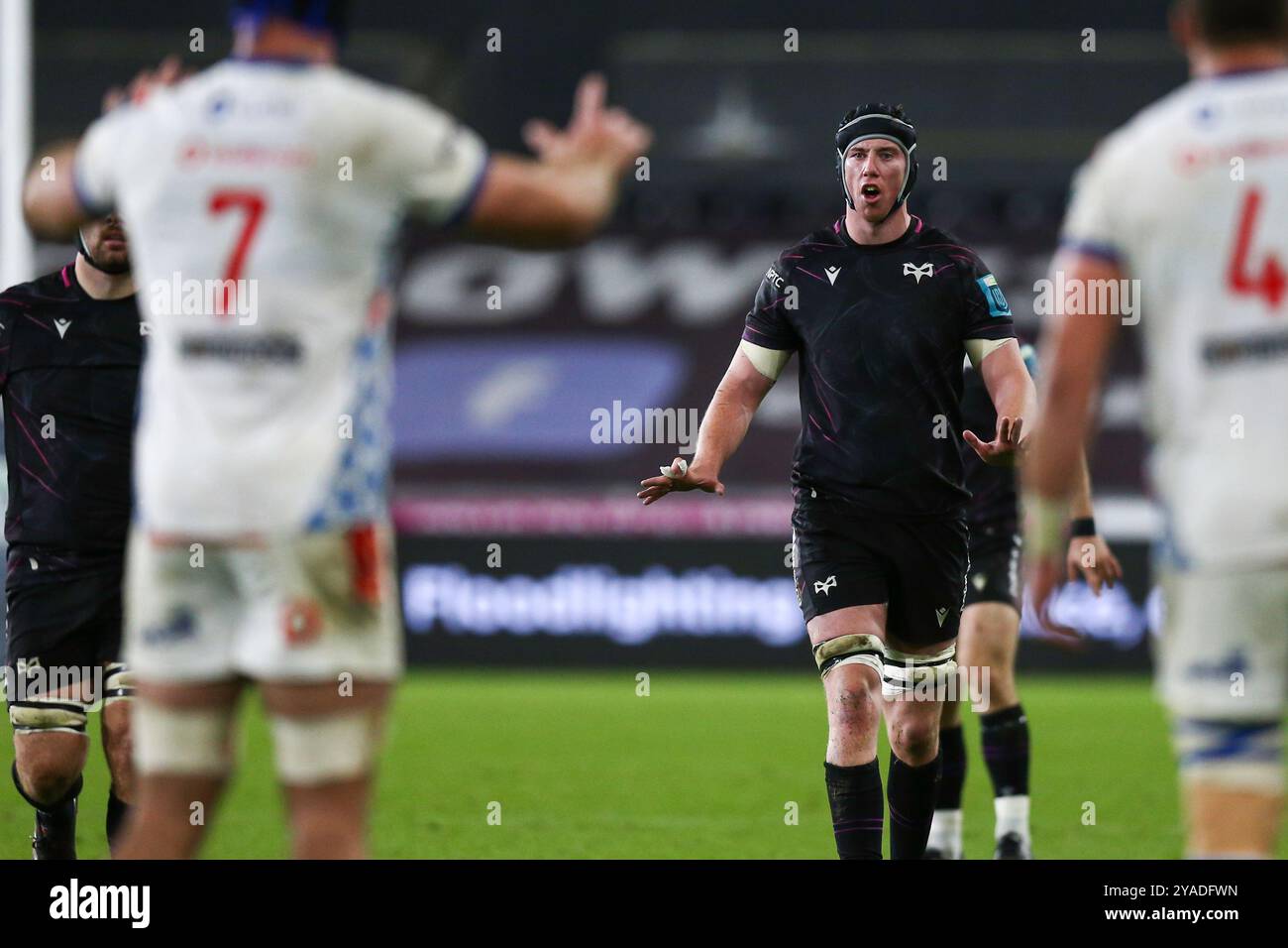Swansea, Großbritannien. 12. Oktober 2024. Adam Beard of Ospreys während des Spiels Ospreys gegen Bulls URC Rugby. Gruffydd Thomas/Alamy Stockfoto
