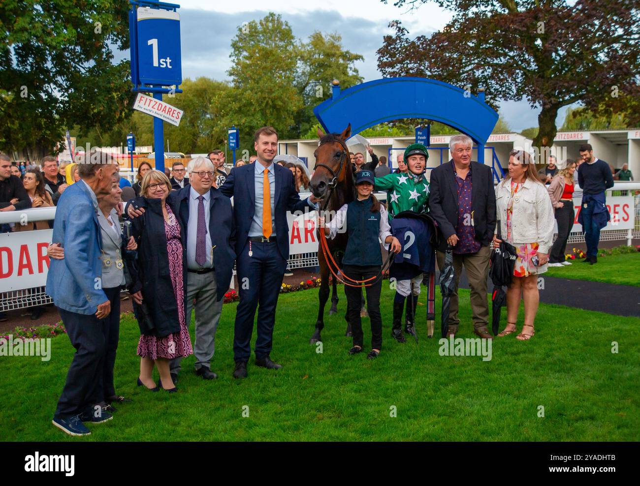 Windsor, Berkshire, Großbritannien. August 2024. ElfORLEATHER, geritten von Jockey George Bass, gewinnt die Handicap Stakes zum Juni- und Charlie-Jubiläum (Klasse 6) auf der Royal Windsor Racecourse in Windsor, Berkshire. Besitzer G & J Styles, S Fruci & Partner, Trainer Jack Channon, West IIsley, Züchter Brookside Stud Limited, Sponsor Jack Channon Racing Limited. Kredit: Maureen McLean/Alamy Stockfoto