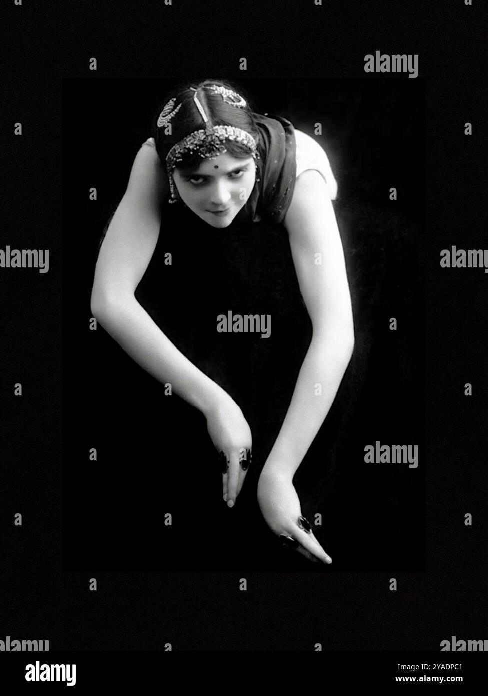 Roshanara (Olive Craddock) in ihrem Schlangentanz - 1913. Stockfoto