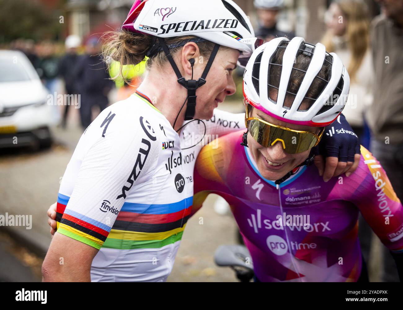 ARNHEM - (l-r) Lotte Kopecky, Femke Gerritse nach der 6. Und letzten Etappe der Simac Ladies Tour Cycling. ANP IRIS VAN DEN BROEK Stockfoto