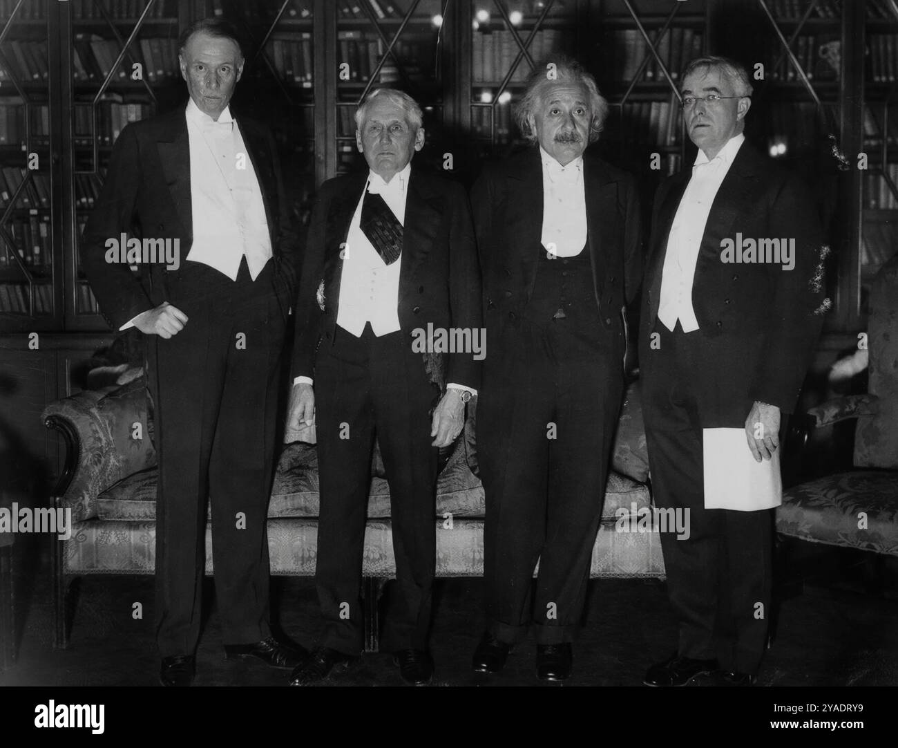 Nobelpreisträger 1933 Roosevelt Hotel - L bis R - Sinclair Lewis, Frank B Kellogg, Albert Einstein und Irving Langmuir Stockfoto