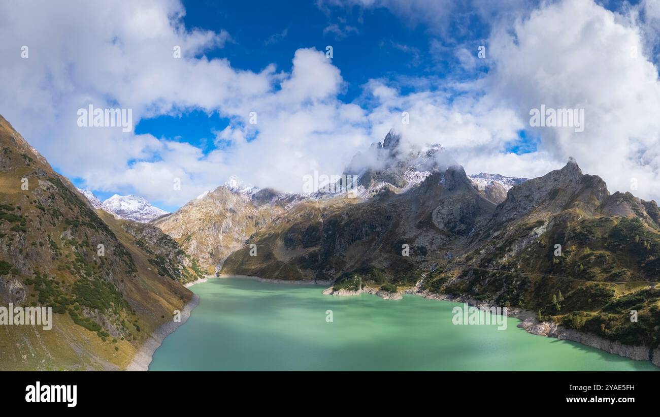 Aus der Vogelperspektive auf den künstlichen Barbellino-See. Valbondione, Seriana Valley, Lombardei, Provinz Bergamo, Italien. Stockfoto