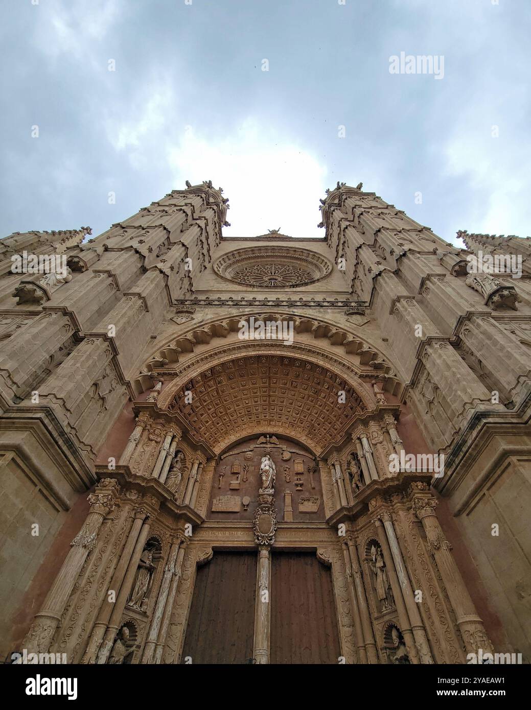 Mallorca Kirche Fassade - Smartphone-aufgenommenes Stockfoto