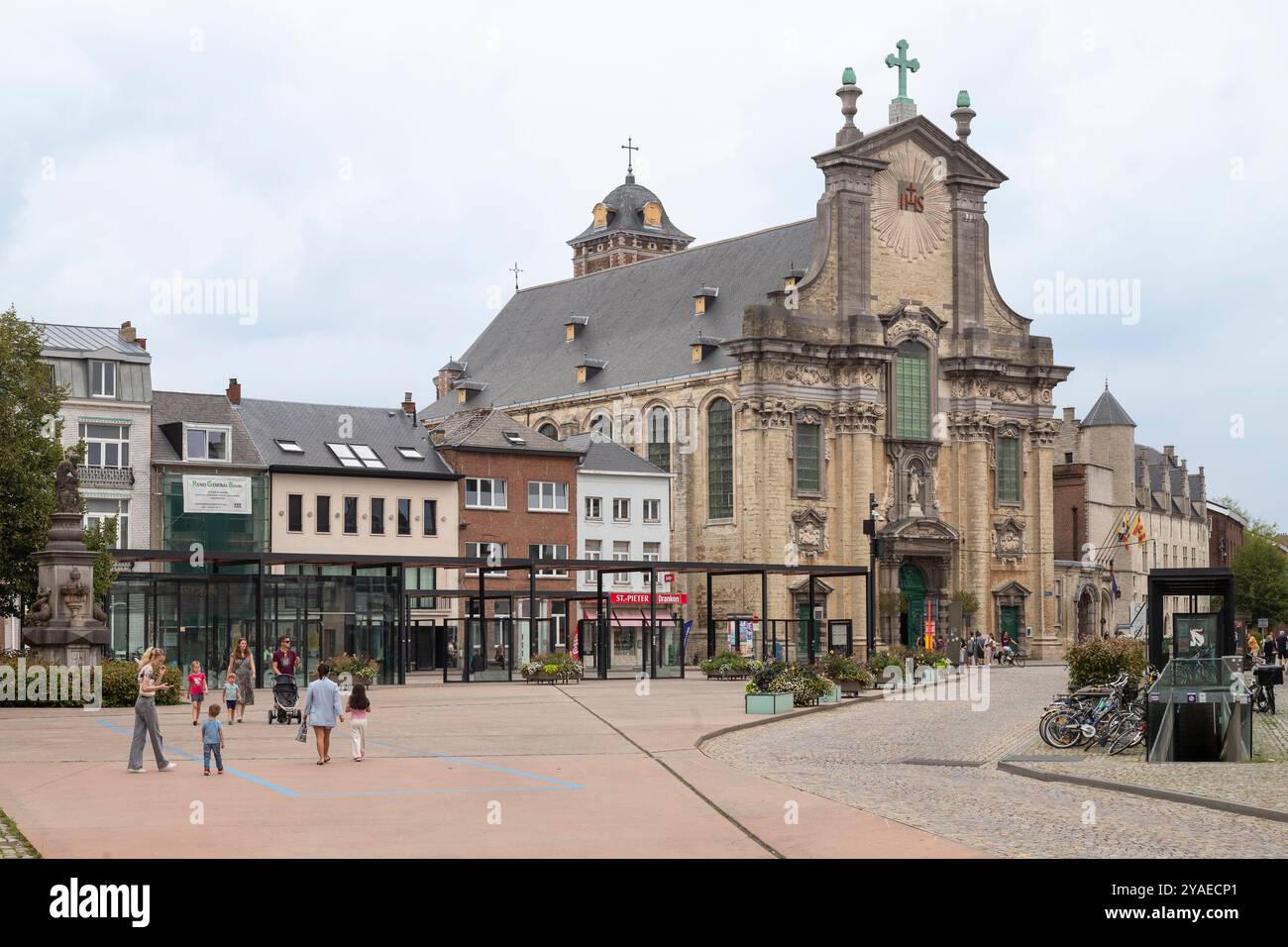 St. Peter und Paul Kirche im historischen Zentrum von Mechelen in Belgien. Stockfoto