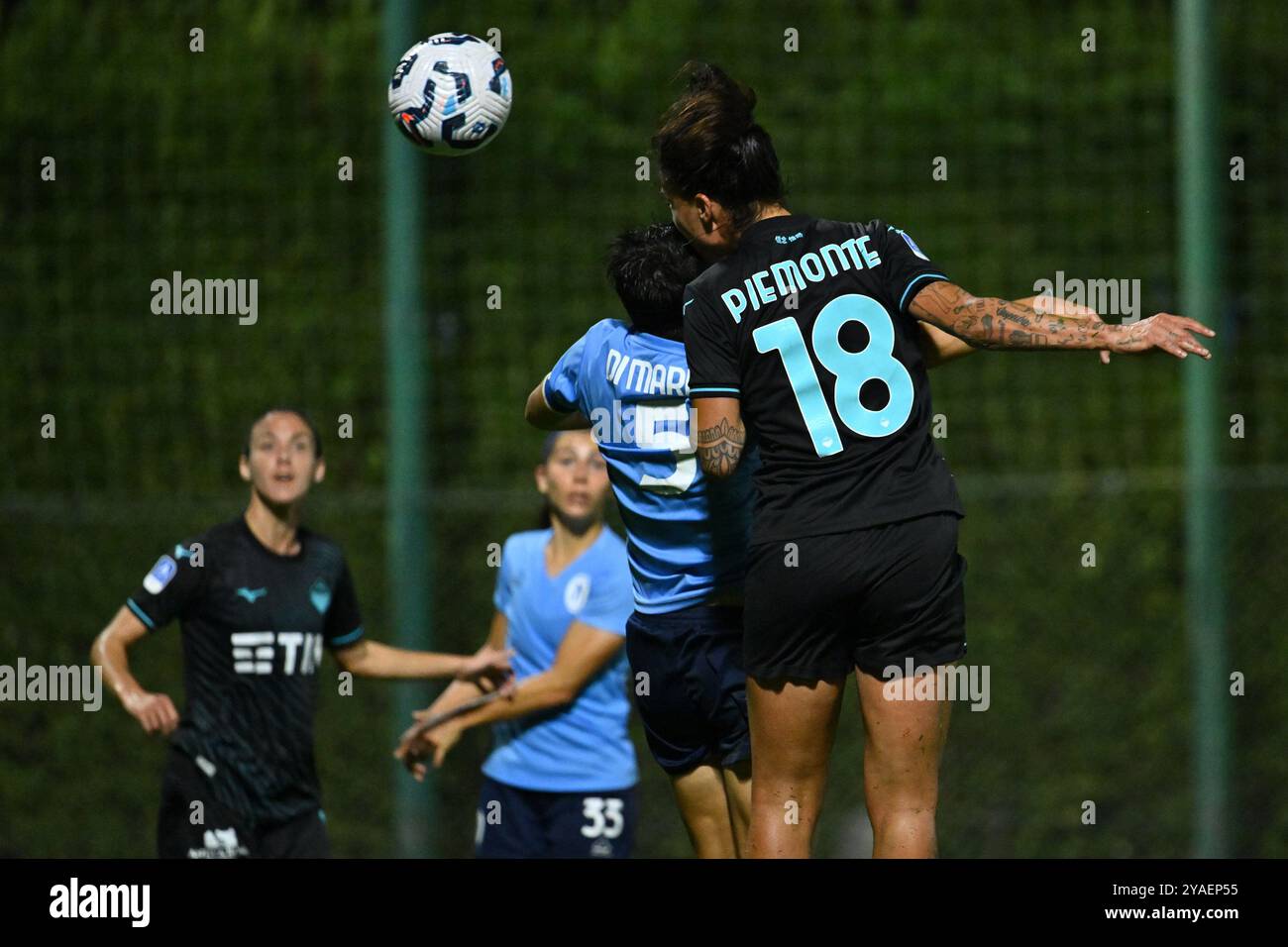 Paola Di Marino von Napoli Femminile und Martina Piemonte von S.S. Lazio in Aktion während des 6. Tages der Serie A Femminile eBay Meisterschaft zwischen S.S. Lazio und Napoli Femminile im Mirko Fersini Stadion am 13. Oktober 2024 in Formello, Italien. Stockfoto