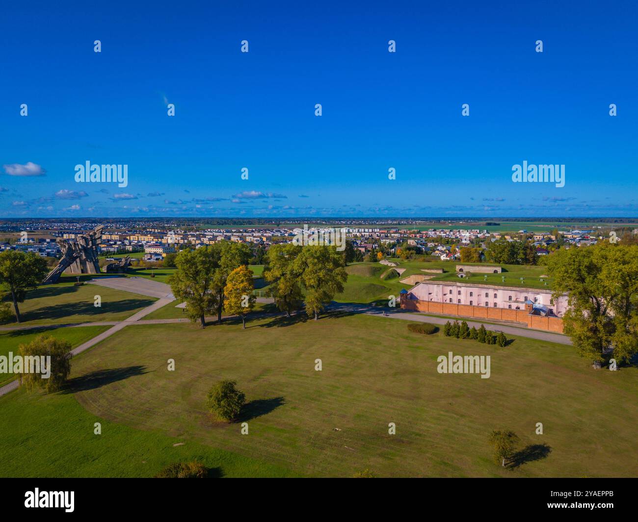 Neuntes Fort in Kaunas, Litauen. Kaunas IX Fort Museum. Ein Denkmal und Gedenkstätte für die Opfer des Nationalsozialismus während des Zweiten Weltkriegs. Foto der Drohne Stockfoto