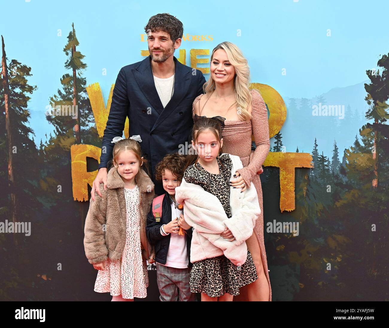 LONDON, GROSSBRITANNIEN. Oktober 2024. Max Rogers, Kimberly Wyatt und Kinder nehmen an der Sonderpräsentation „The Wild Robot“ Teil – 68. BFI London Film Festival in London, Großbritannien. (Foto von 李世惠/siehe Li/Picture Capital) Credit: Siehe Li/Picture Capital/Alamy Live News Stockfoto