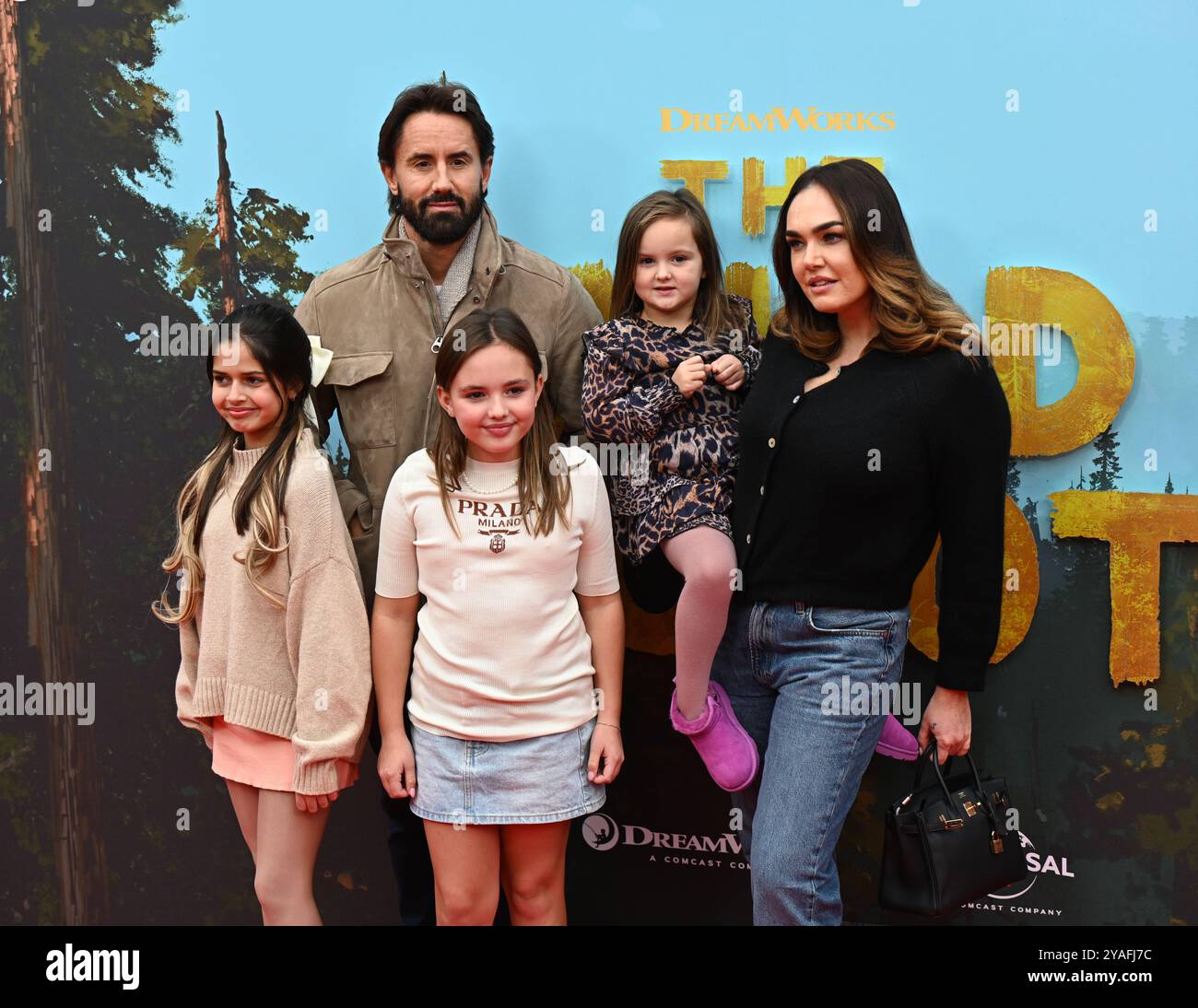 LONDON, GROSSBRITANNIEN. Oktober 2024. Tamara Ecclestone und Jay Rutland mit Kindern nehmen an der Sonderpräsentation „The Wild Robot“ Teil – 68. BFI London Film Festival in London, Großbritannien. (Foto von 李世惠/siehe Li/Picture Capital) Credit: Siehe Li/Picture Capital/Alamy Live News Stockfoto