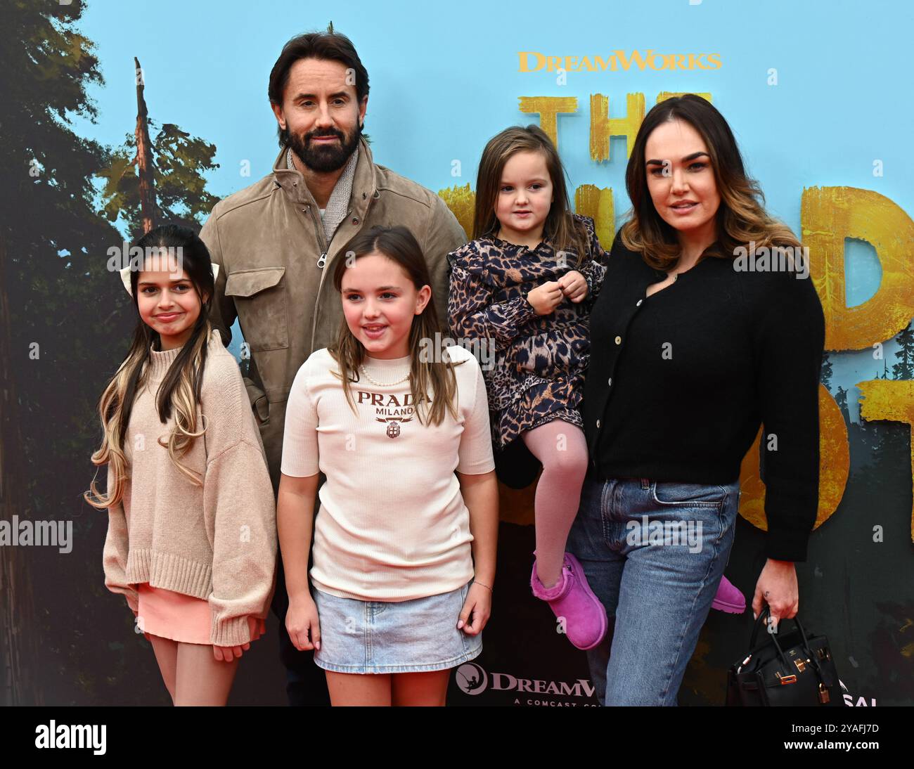 LONDON, GROSSBRITANNIEN. Oktober 2024. Tamara Ecclestone und Jay Rutland mit Kindern nehmen an der Sonderpräsentation „The Wild Robot“ Teil – 68. BFI London Film Festival in London, Großbritannien. (Foto von 李世惠/siehe Li/Picture Capital) Credit: Siehe Li/Picture Capital/Alamy Live News Stockfoto