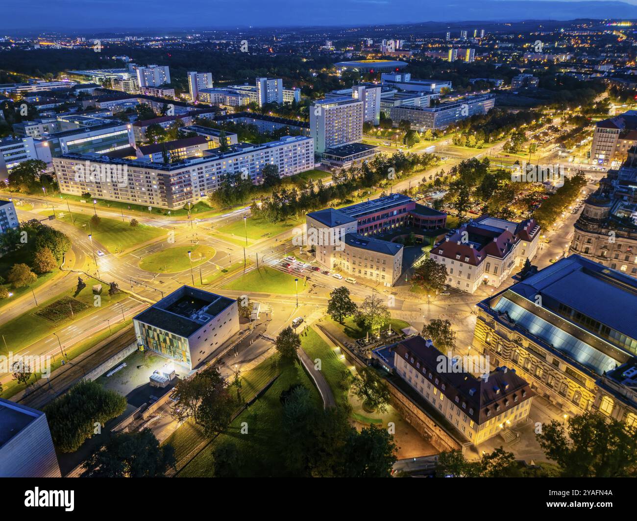 Rathenauplatz mit Synagoge, Brühlscher Garten, Albertinum und Sächsisches Staatsministerium für Kultur und Tourismus, Dresden Luftaufnahme, Dresden, Sachsen, GE Stockfoto