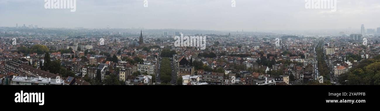 Koekelberg, Region Brüssel-Hauptstadt, Belgien, 10 23 2019 180 degress Panoramablick über die Gemeinden Berchem Sainte Agathe, Koekelberg, Jett Stockfoto