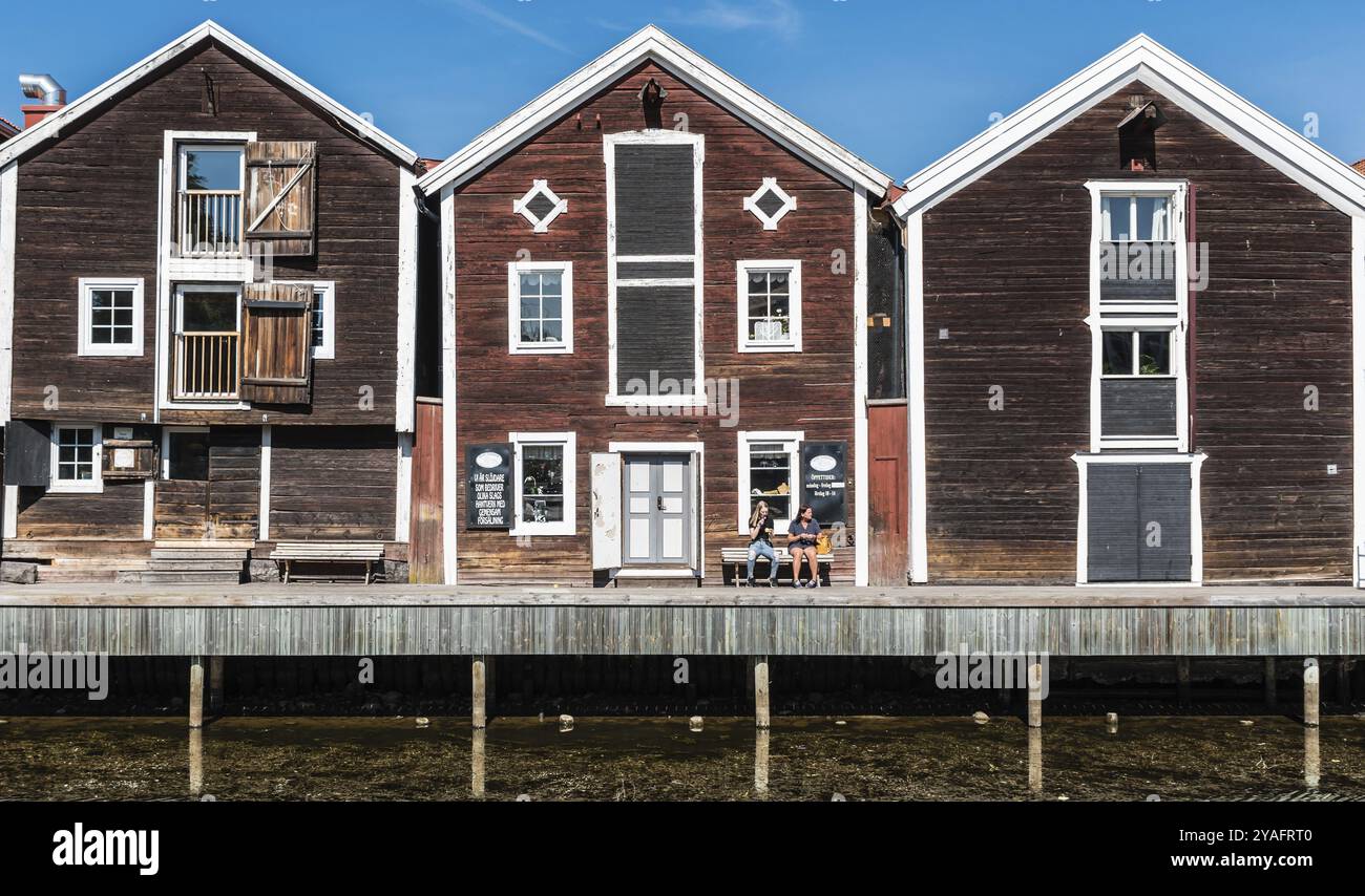 Hudiksvall, Halsingland, Gavleborg County -Schweden, 08 01 2019 reflektierende Fischlager im Stadtzentrum Stockfoto