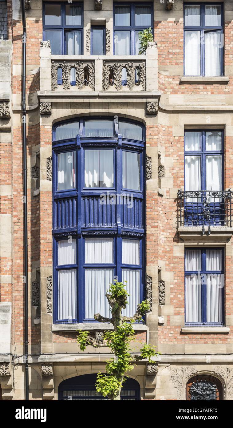 Schaerbeek, Brüssel, Belgien, 05 30 2019, Jugendstilfassaden rund um den Monplaisir leihen im Eugene Demolder die Prnizessin Elisabeth und das Lamm Stockfoto