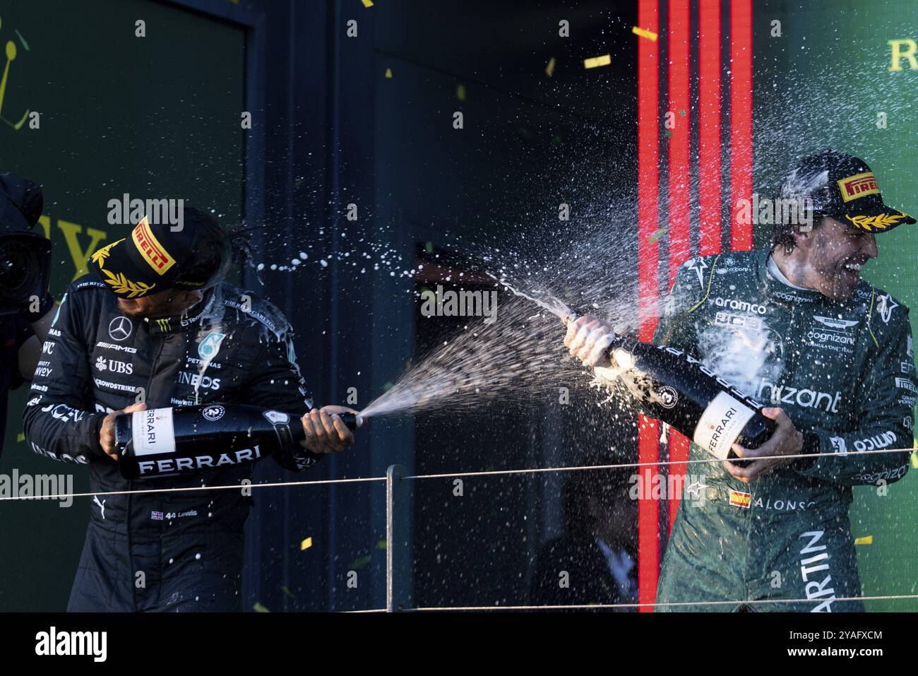 MELBOURNE, AUSTRALIEN, 2. APRIL: Lewis Hamilton, Max Verstappen und Fernando Alonso stehen am Renntag während des Australian Grand Pri 2023 auf dem Podium Stockfoto