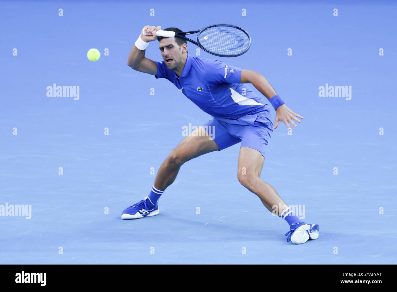 MELBOURNE, AUSTRALIEN, 11. JANUAR: Novak Djokovic aus Serbien spielt bei einem Benefizspiel vor den Australian Open 2024 gegen Stefanos Tsitsipas aus Griechenland Stockfoto