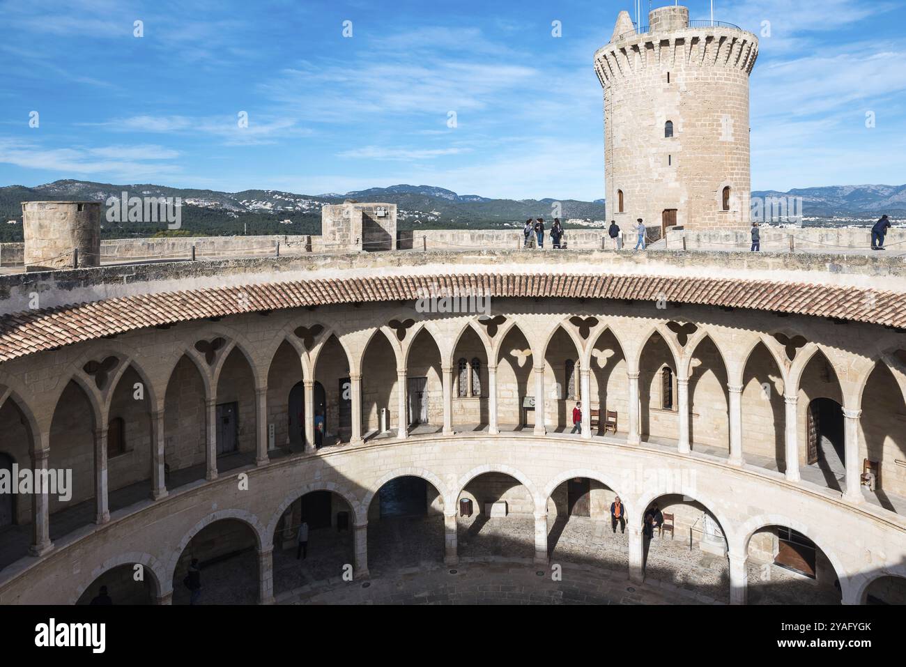 Palma de Mallorca, Mallorca, Spanien, 12 30 2017: Schloss Bellver mit blauem Himmel, Europa Stockfoto