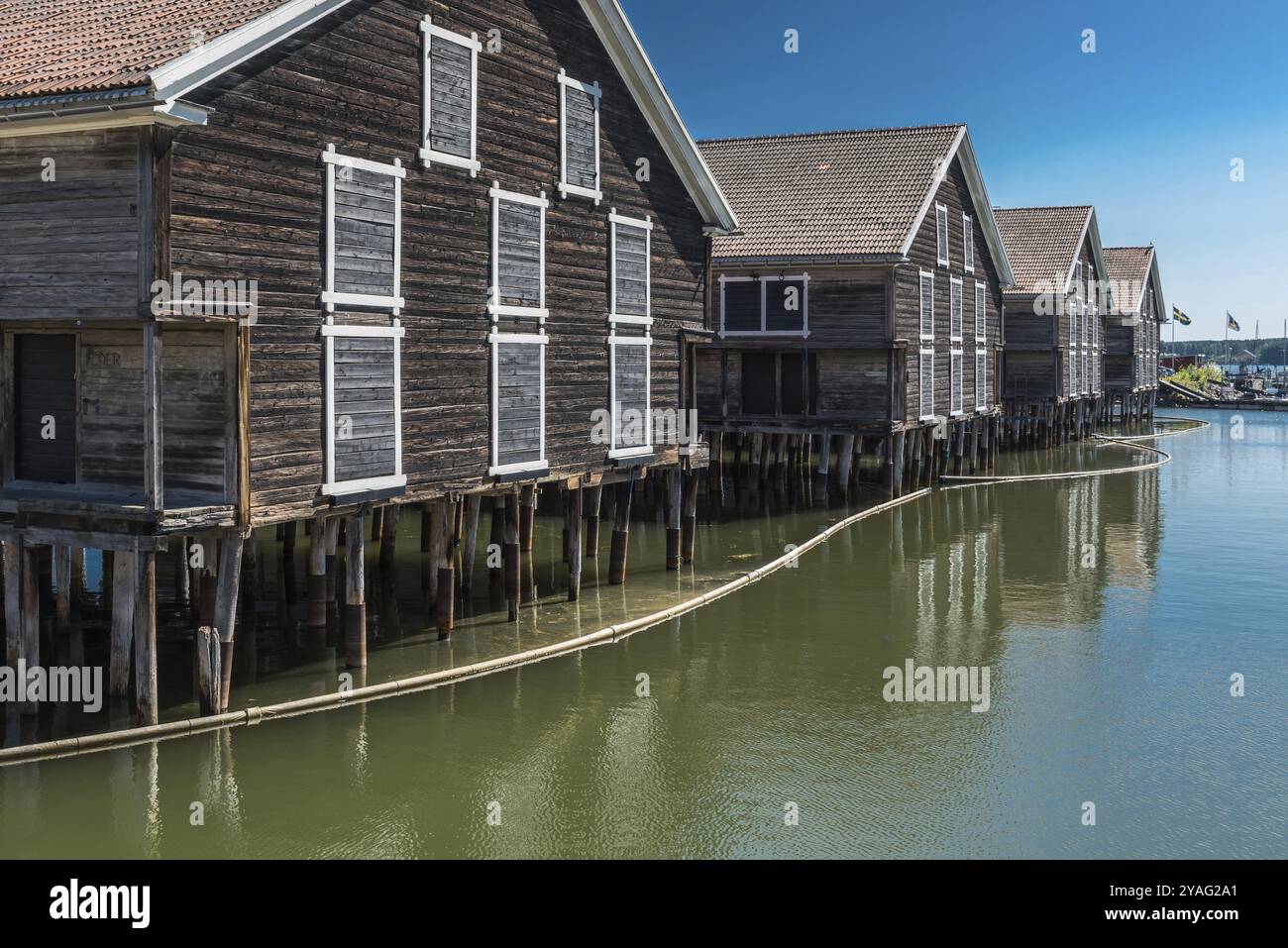 Hudiksvall, Halsingland, Gavleborg County -Schweden, 08 01 2019 reflektierende Fischlager im Stadtzentrum Stockfoto