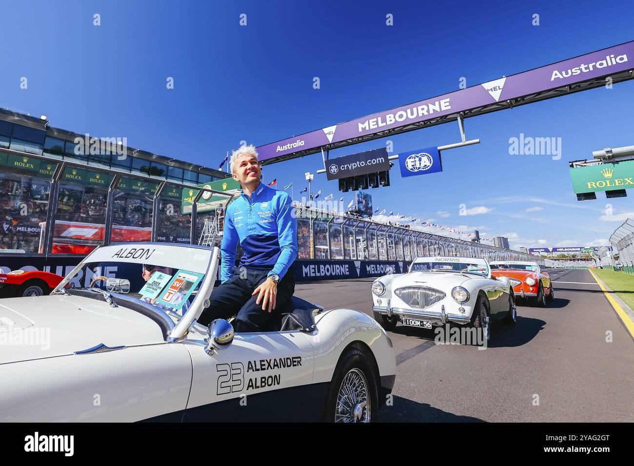 MELBOURNE, AUSTRALIEN, 2. APRIL: Alexander Albon aus Thailand fährt für Williams Racing bei der Fahrerparade vor dem Start des Hauptrennens auf der Stockfoto