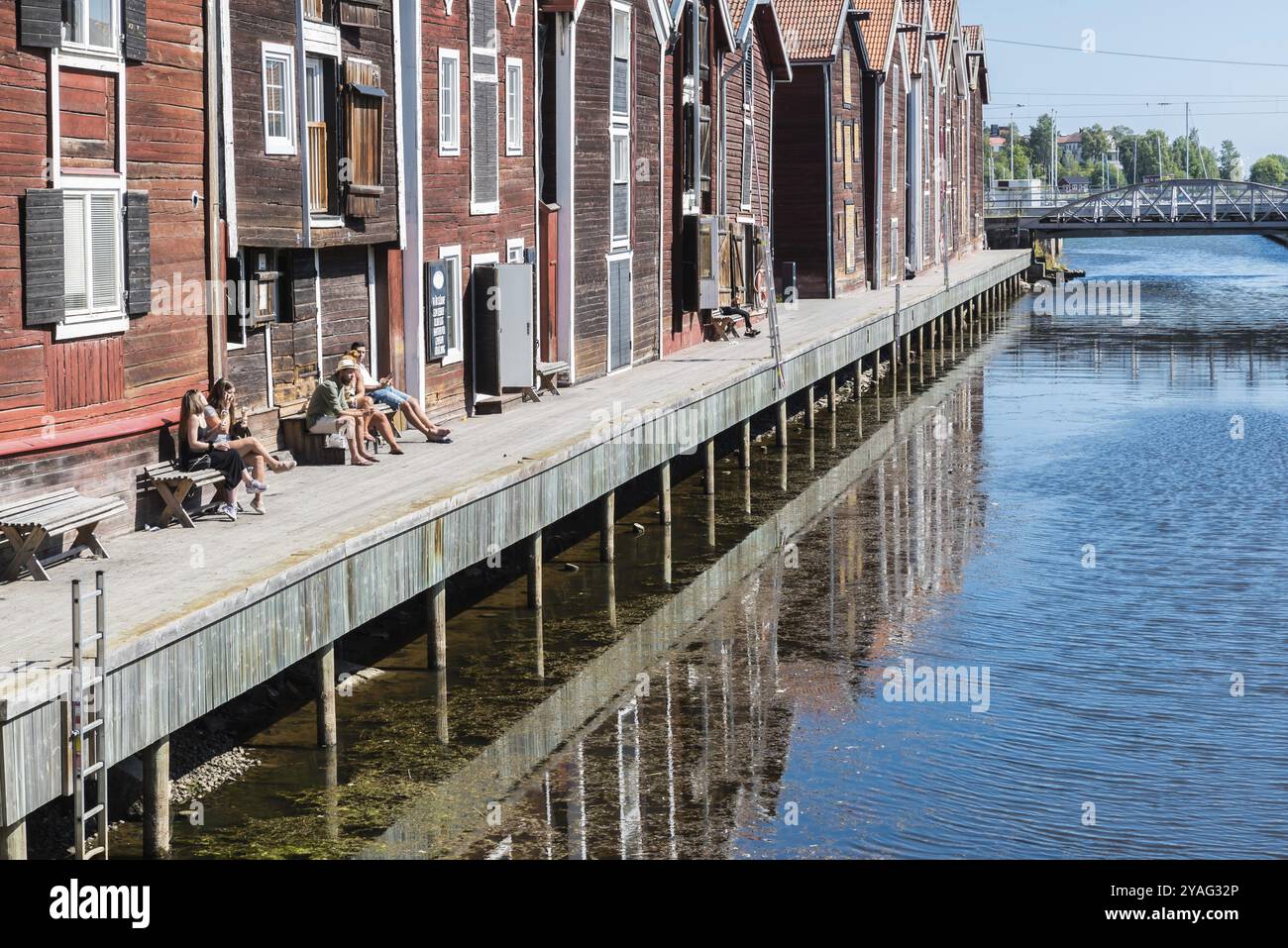 Hudiksvall, Halsingland, Gavleborg County -Schweden, 08 01 2019 reflektierende Fischlager im Stadtzentrum Stockfoto