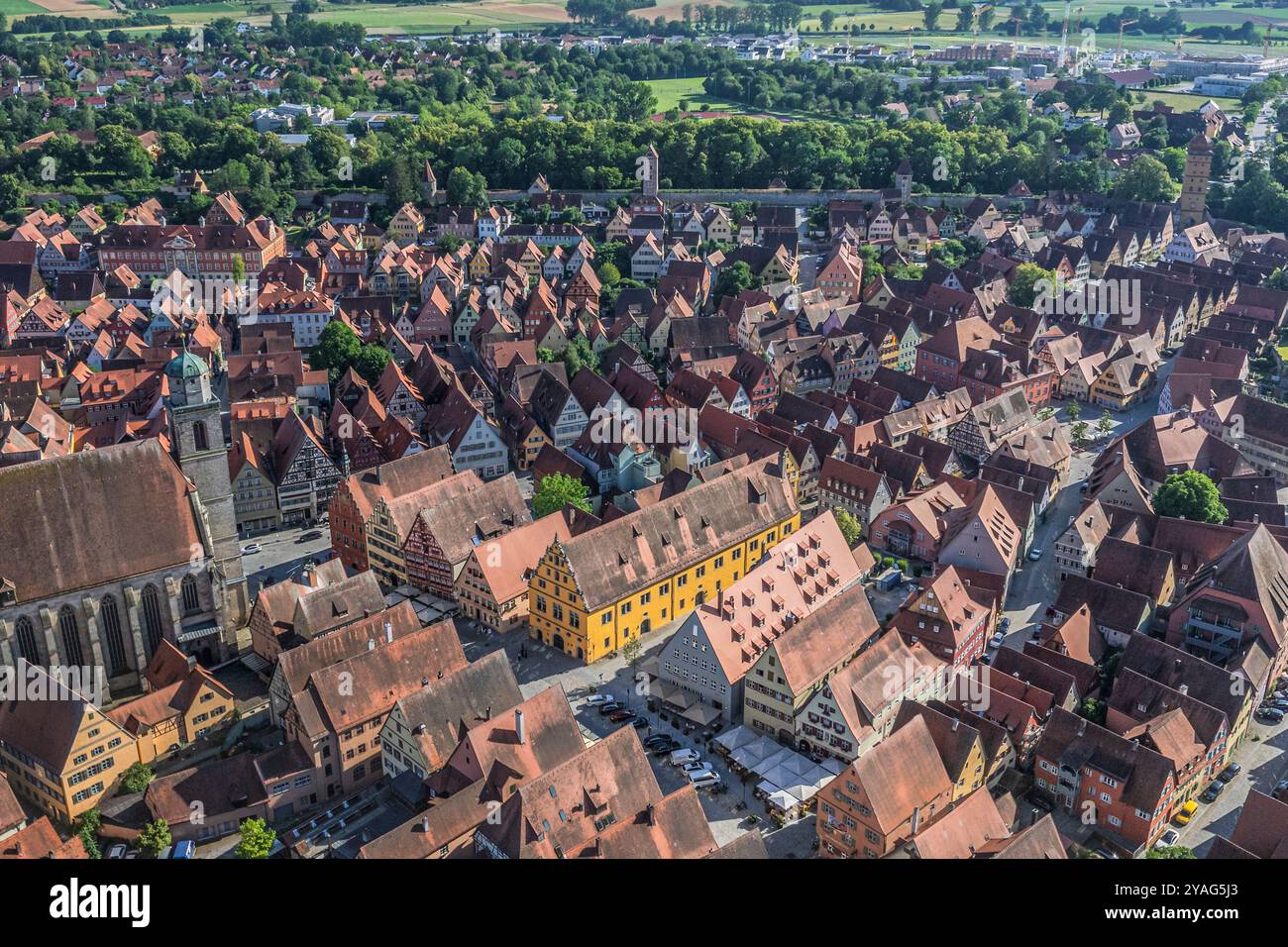 Aus der Vogelperspektive von Dinkelsbühl in Mittelfranken, Blick auf eine der schönsten Altstädte Deutschlands Stockfoto