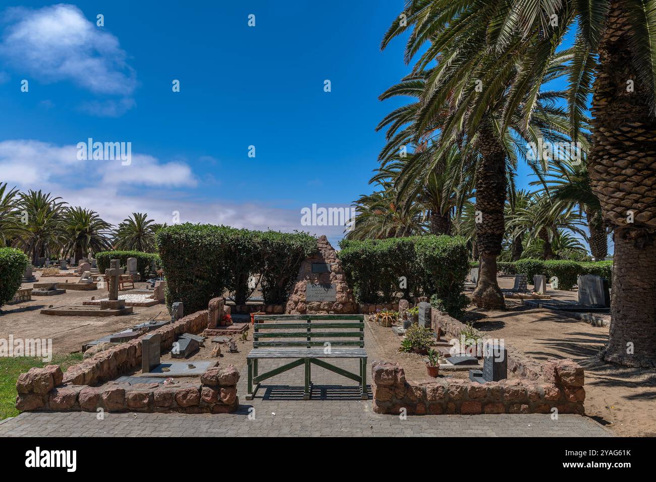 Gräber auf dem Friedhof von Swakopmund am Rande der Namib-Wüste Stockfoto
