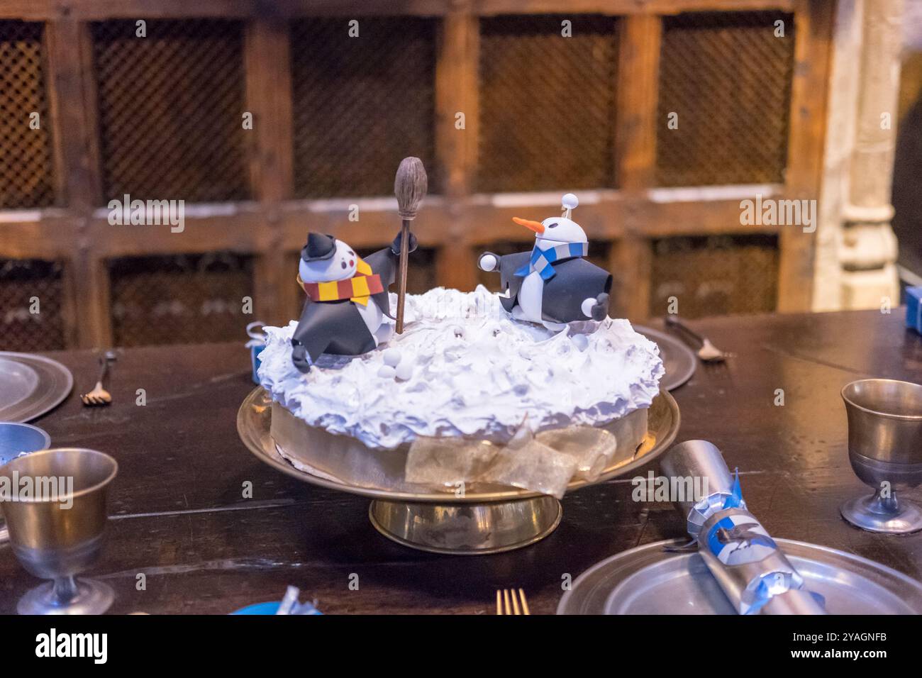 London, England - 18. November 2017: Christmas Decoration in the Great Hall of Hogwarts in Warner Brothers Studio Tour, The Making of Harry Potter at L Stockfoto