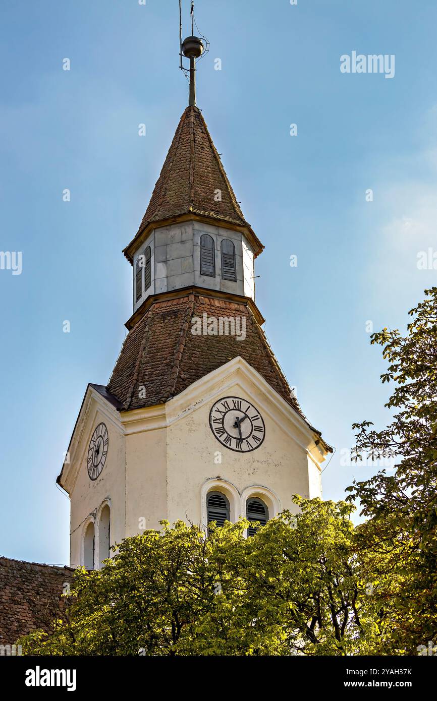 Der Turm und die befestigte Kirche von Bunesti in Rumänien Stockfoto