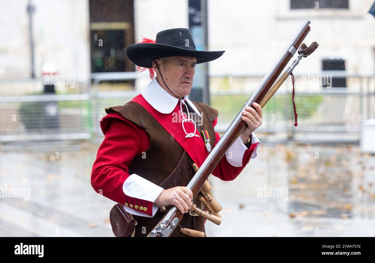 London, Großbritannien. Oktober 2024. Sicherheit für den Internationalen Investitionsgipfel. Internationaler Investitionsgipfel in der City of London. Quelle: Karl Black/Alamy Live News Stockfoto