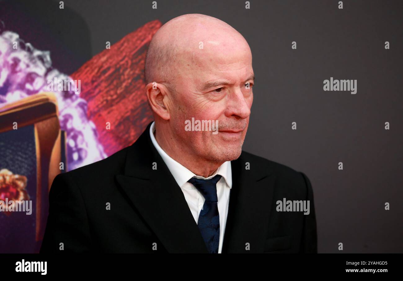 Jacques Audiard nimmt an der Sonderpräsentation „A Real Pain“ während des 68. BFI London Film Festivals in der Royal Festival Hall in London Teil. (Foto: Fred Duval / SOPA Images/SIPA USA) Stockfoto