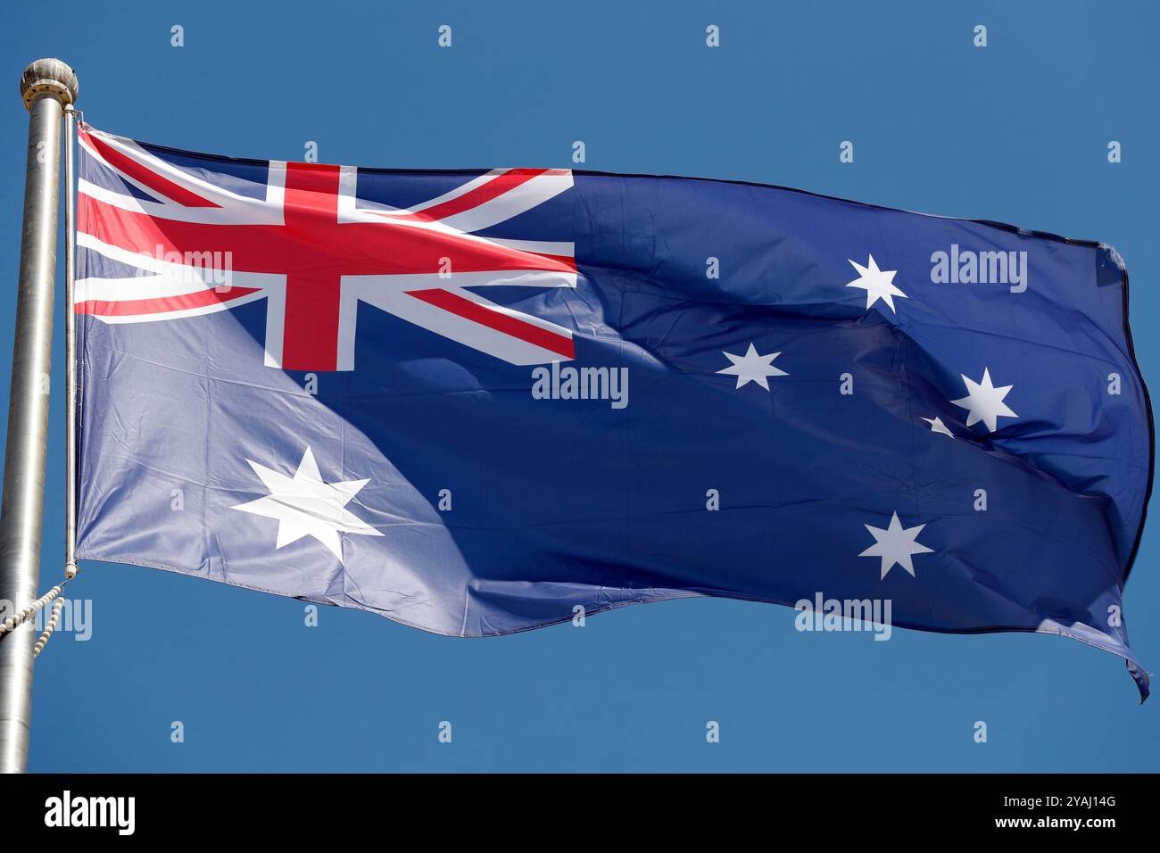 21.02.2024, Katar, Doha - Nationalflagge von Australien. 00S240221D459CAROEX.JPG [MODELLVERSION: NICHT zutreffend, EIGENSCHAFTSFREIGABE: NEIN (c) caro Images / Stockfoto