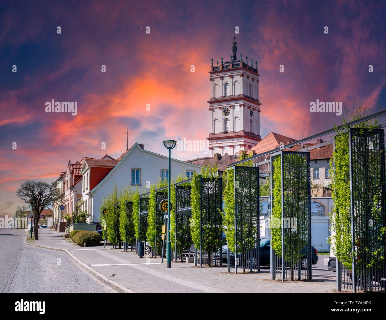 Stadtkirche in Neustrelitz in Mecklenburg-Vorpommern bei Sonnenuntergang Stockfoto