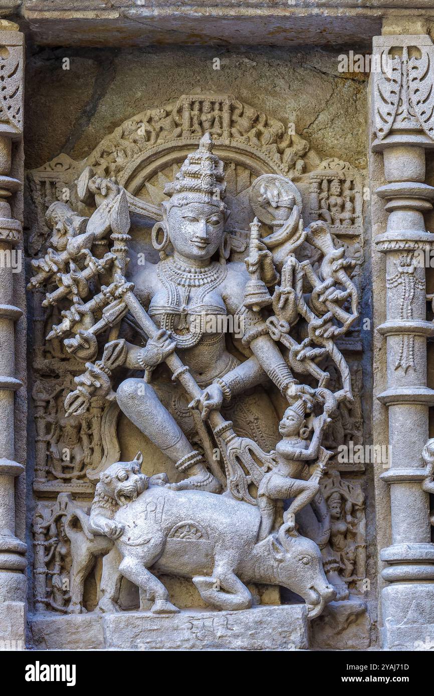 10 20 2007 Skulptur in Rani Ki Vav erbaut von Königin Udayamati, Ehefrau von König Bhimdeva, UNESCO-Weltkulturerbe SitesPatan Nord-Gujarat INDIEN Asien. Stockfoto 10 20 2007 Skulptur in Rani Ki Vav erbaut von Königin Udayamati, Ehefrau von König Bhimdeva, UNESCO-Weltkulturerbe SitesPatan Nord-Gujarat INDIEN Asien. Stockfoto