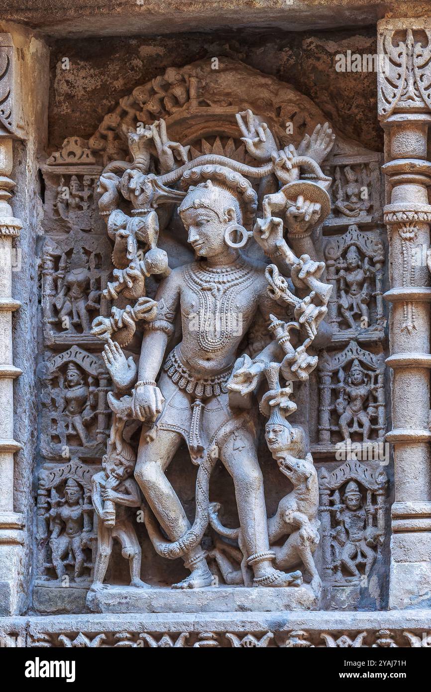 10 20 2007 Skulptur in Rani Ki Vav erbaut von Königin Udayamati, Ehefrau von König Bhimdeva, UNESCO-Weltkulturerbe SitesPatan Nord-Gujarat INDIEN Asien. Stockfoto 10 20 2007 Skulptur in Rani Ki Vav erbaut von Königin Udayamati, Ehefrau von König Bhimdeva, UNESCO-Weltkulturerbe SitesPatan Nord-Gujarat INDIEN Asien. Stockfoto