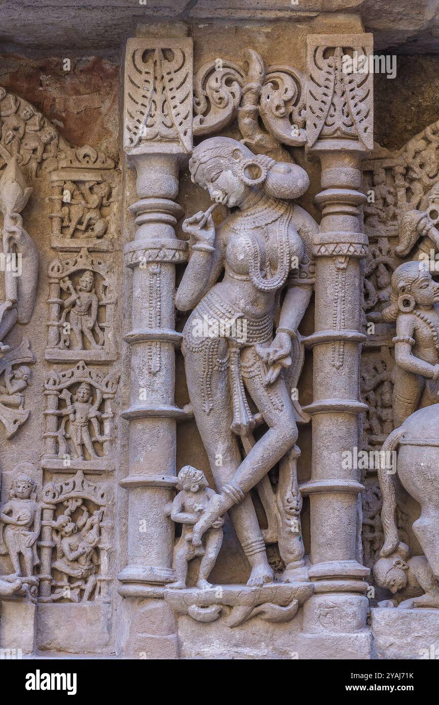 10 20 2007 Skulptur in Rani Ki Vav erbaut von Königin Udayamati, Ehefrau von König Bhimdeva, UNESCO-Weltkulturerbe SitesPatan Nord-Gujarat INDIEN Asien. Stockfoto 10 20 2007 Skulptur in Rani Ki Vav erbaut von Königin Udayamati, Ehefrau von König Bhimdeva, UNESCO-Weltkulturerbe SitesPatan Nord-Gujarat INDIEN Asien. Stockfoto