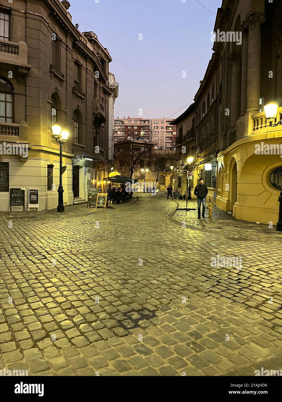 'Paris, Londres' Street. Santiago, Chile. - Smartphone-aufgenommenes Stockfoto