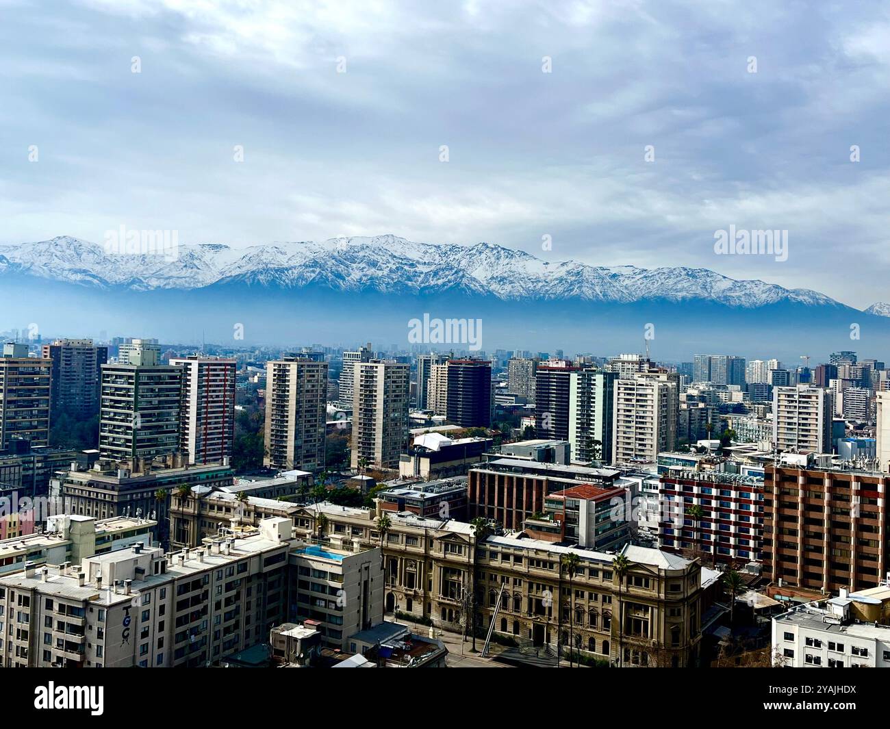 Schöne Aussicht auf einen Berg in Santiago, Chile. Stockfoto