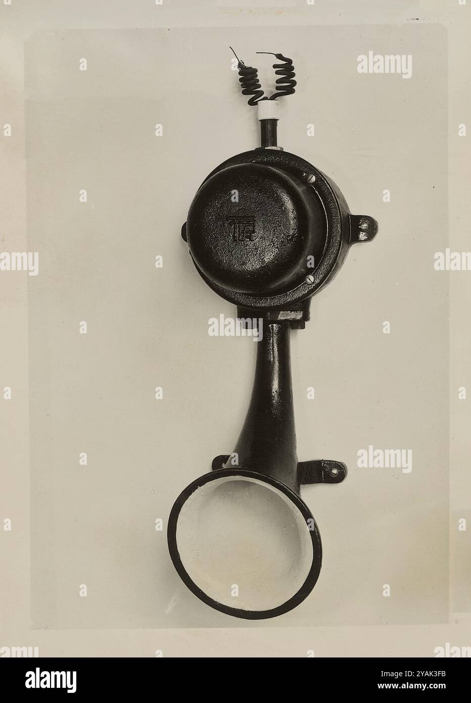Altmodisches Telefon. Hupe. 1920er Jahre Stockfoto