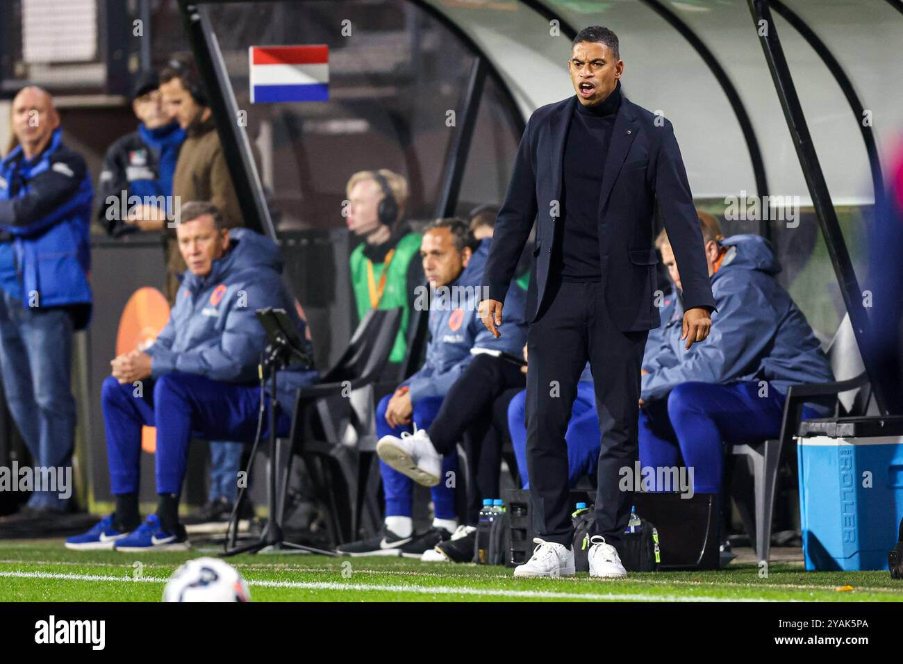 Nijmegen, Niederlande. Oktober 2024. NIJMEGEN, NIEDERLANDE - 14. OKTOBER: Cheftrainer Michael Reiziger von den Niederlanden U21 schreien während der Qualifikation zur UEFA-Europameisterschaft U21 2025 U21 - Gruppenspiel der Niederlande U21 gegen Schweden U21 im Goffertstadion am 14. Oktober 2024 in Nijmegen, Niederlande. (Foto von Peter Lous/Orange Pictures) Credit: Orange Pics BV/Alamy Live News Stockfoto