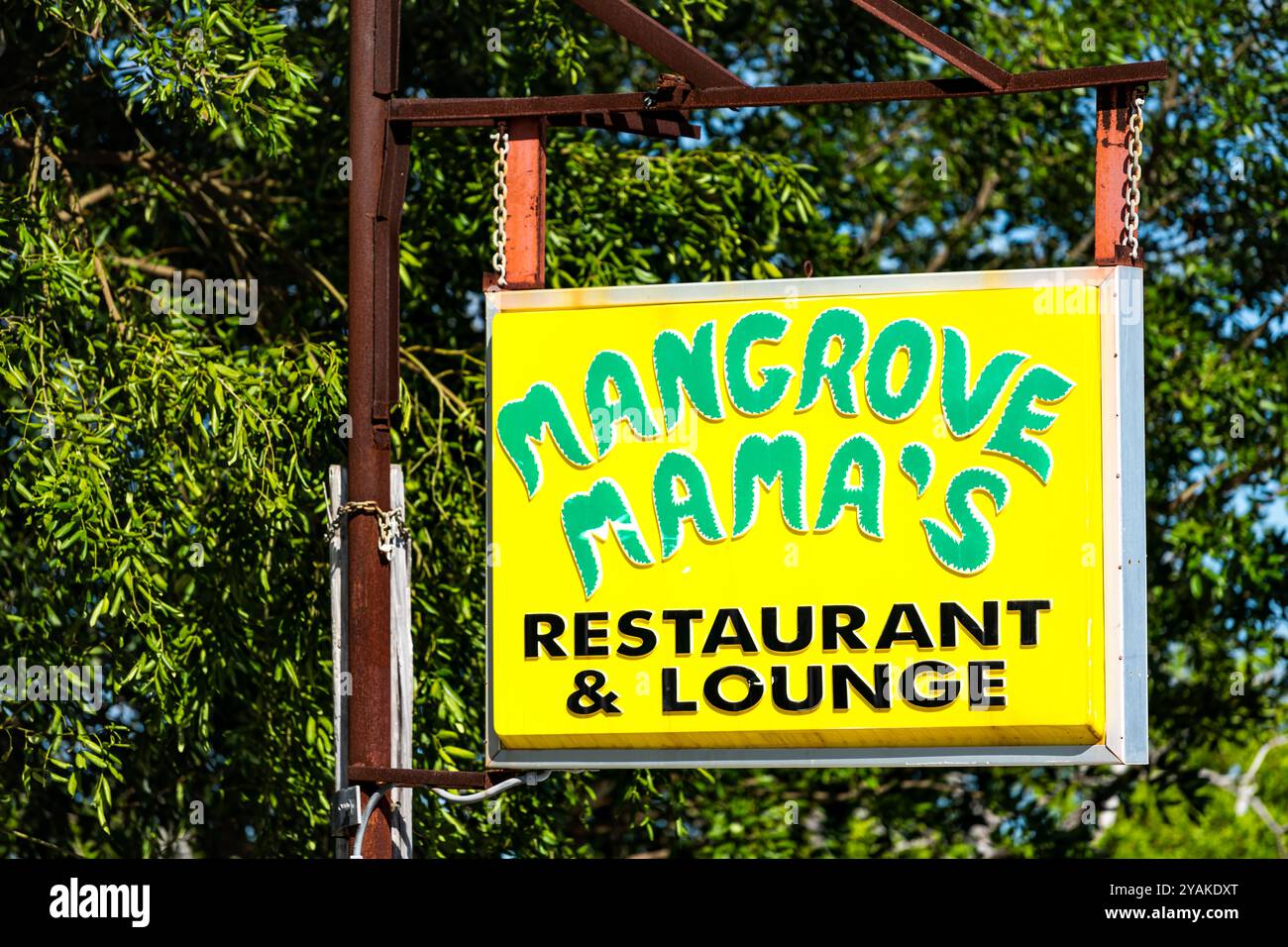 Summerland Key, USA - 24. Januar 2021: Mangrove Mama's Restaurant und Lounge sind ein lokales Restaurant, in dem Fisch und Meeresfrüchte sowie Live-Musik im Florida Keys serviert werden Stockfoto
