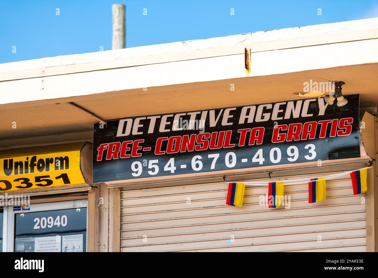 Miami, USA - 24. Januar 2021: Detektei unterschreibt sein Büro und führt Ermittlungsarbeit mit kostenlosen Konsultationen in Florida durch Stockfoto