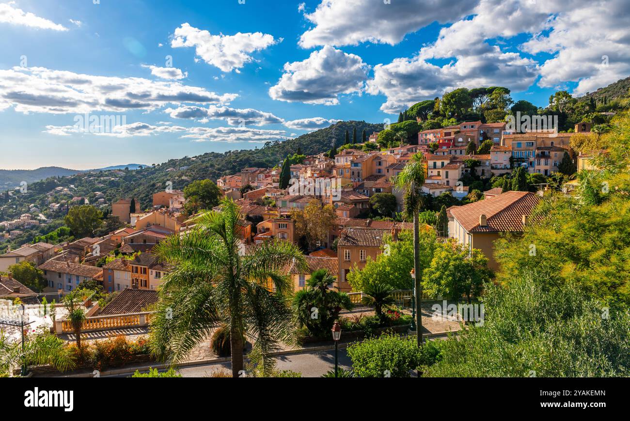 Mittelalterliches Dorf Bormes-les-Mimosas im Var in der Provence, Frankreich. Stockfoto