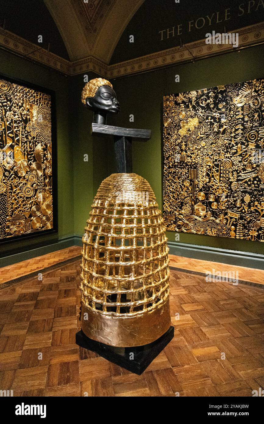 'Web Weaver', Lina Iris Viktor - Mythische Zeit / Zehntausende Erinnerungsausstellung im John Soane's Museum, London, England Stockfoto