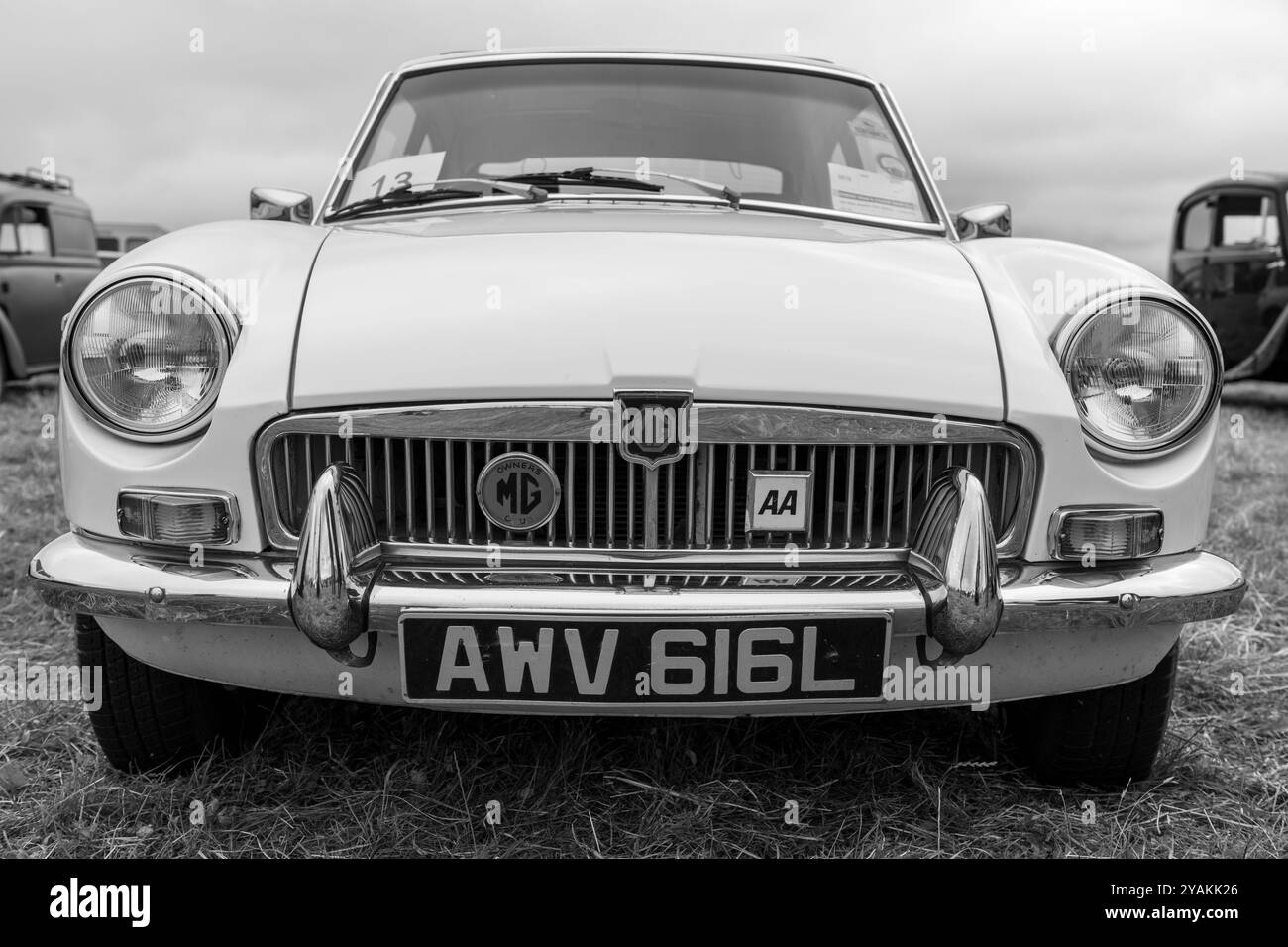 Low Ham.Somerset.Vereinigtes Königreich. 20. Juli 2024. Ein MG MGB Sportwagen aus dem Jahr 1972 ist auf der Somerset Steam and Country Show zu sehen Stockfoto