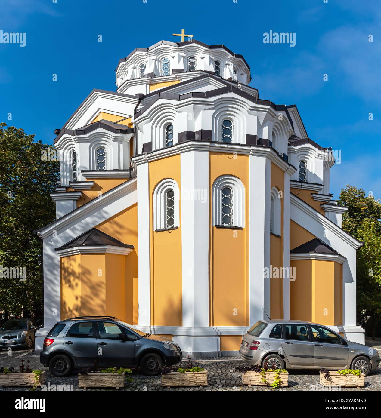 Die Kirche der lebensspendenden Quelle der Allerheiligsten Mutter Gottes – die Fundamente der Kirche, die sich im zentralen Kurpark von Vrnjačka Banja befindet Stockfoto