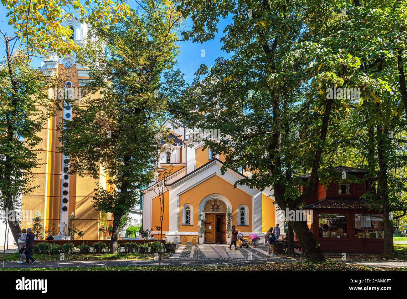 Die Kirche der lebensspendenden Quelle der Allerheiligsten Mutter Gottes – die Fundamente der Kirche, die sich im zentralen Kurpark von Vrnjačka Banja befindet Stockfoto