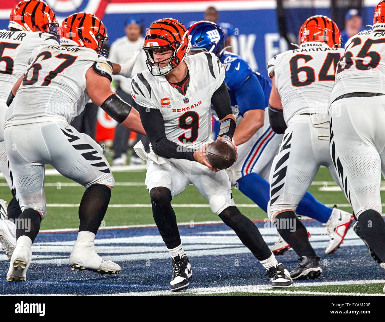 Cincinnati Bengals Quarterback Joe Burrow (9) während eines Spiels der NFL gegen die New York Giants im MetLife Stadium in East Rutherford, New Jersey am Sonntag, den 13. Oktober 2024. Duncan Williams/CSM Stockfoto