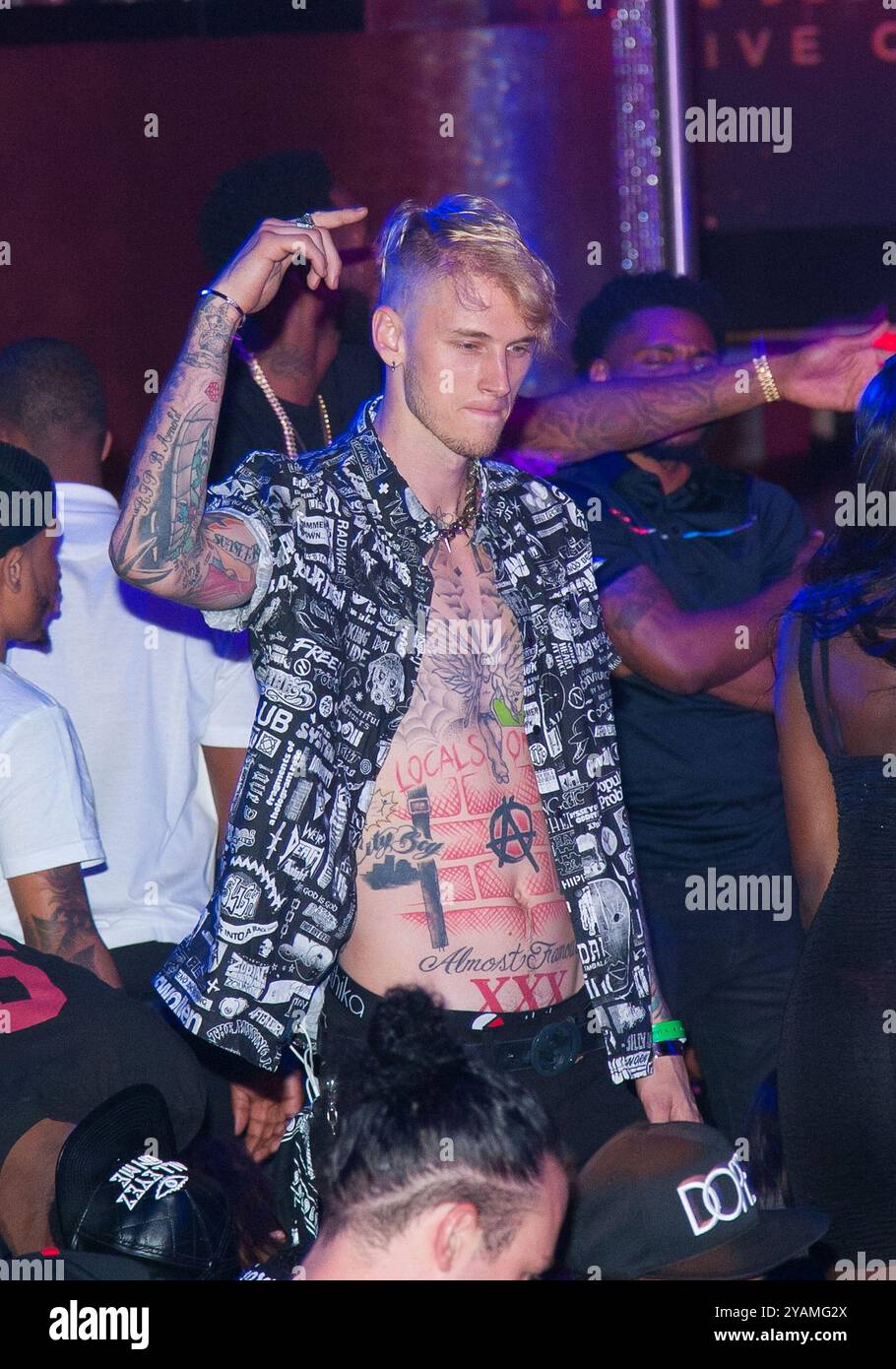 LAS VEGAS, NV - 10. Juli: Machine Gun Kelly wurde am 10. Juli 2015 bei der 50 Cent Birthday Celebration in Drai's Nachtclub im Cromwell in Las Vegas, NV, fotografiert. Kredit: BIP Fotos/MediaPunch ***HAUSABDECKUNG*** Stockfoto