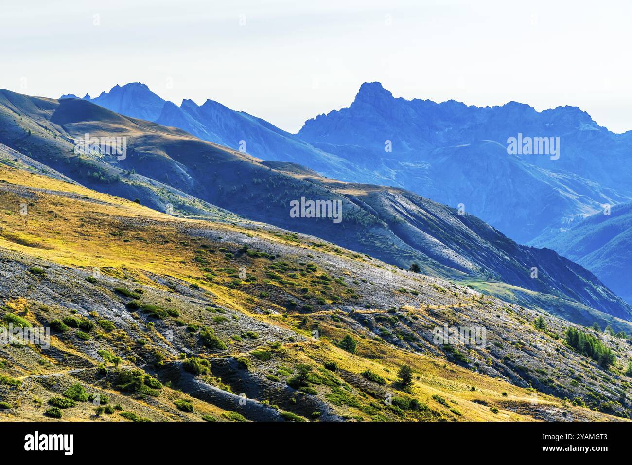 Route des Grandes Alpes, Blick auf die Berge am Pass Col de VARs, Departements Hautes-Alpes und Alpes-de-Haute-Provence, Alpen, Frankreich, Europa Stockfoto