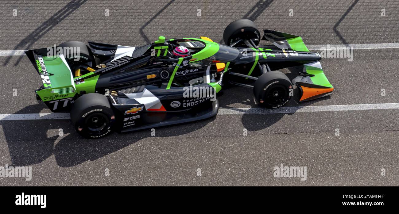 Der INDYCAR Series-Fahrer ROMAIN GROSJEAN (77) aus Genf, Schweiz, reist während eines Trainings zum Firestone Grand Prix o durch die Kurven Stockfoto