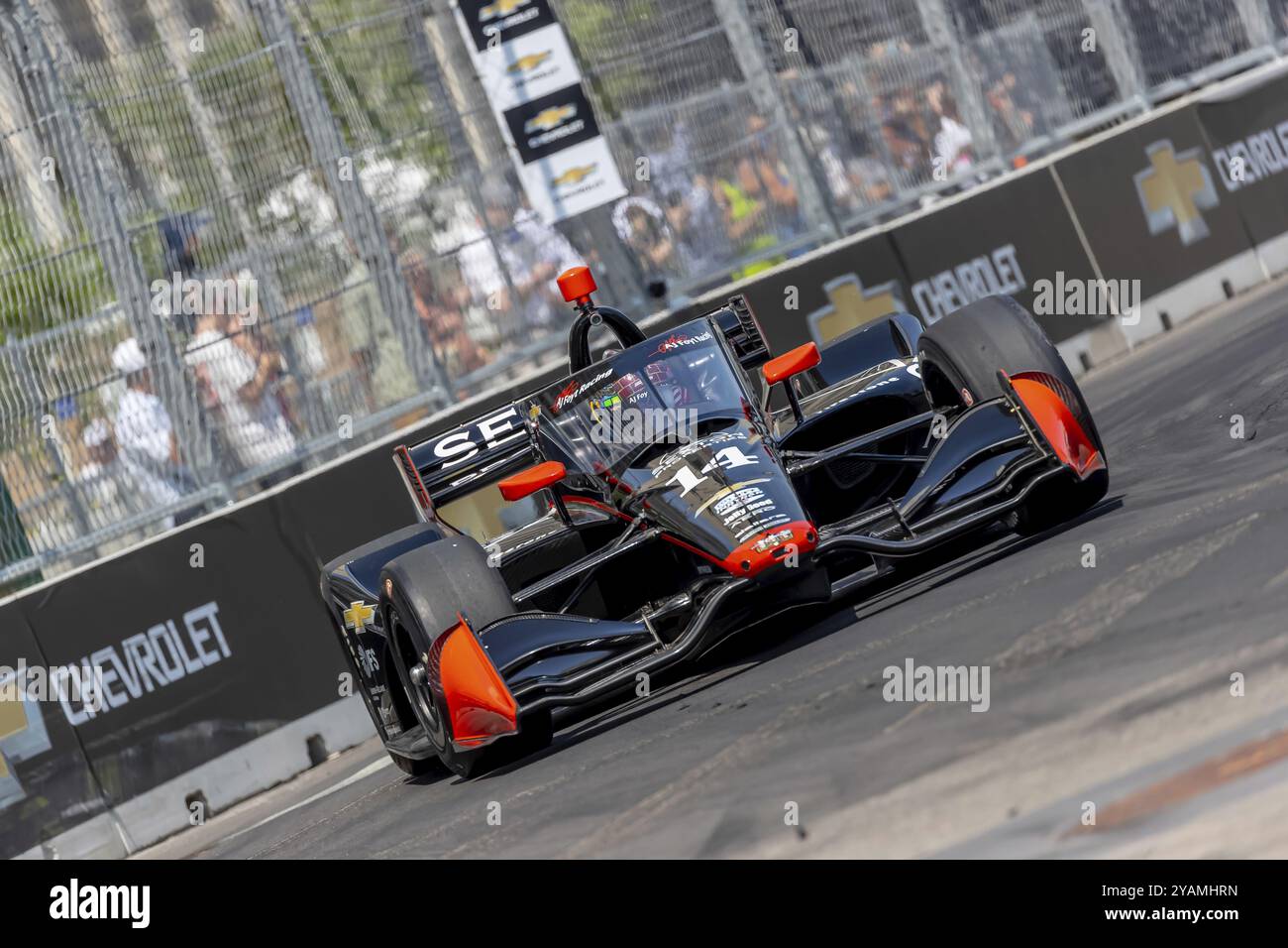 Der INDYCAR-Fahrer SANTINO FERRUCCI (14) aus Woodbury, Connecticut, fährt während eines Trainings-Sessio in seinem AJ Foyt Racing Chevrolet durch die Kurven Stockfoto